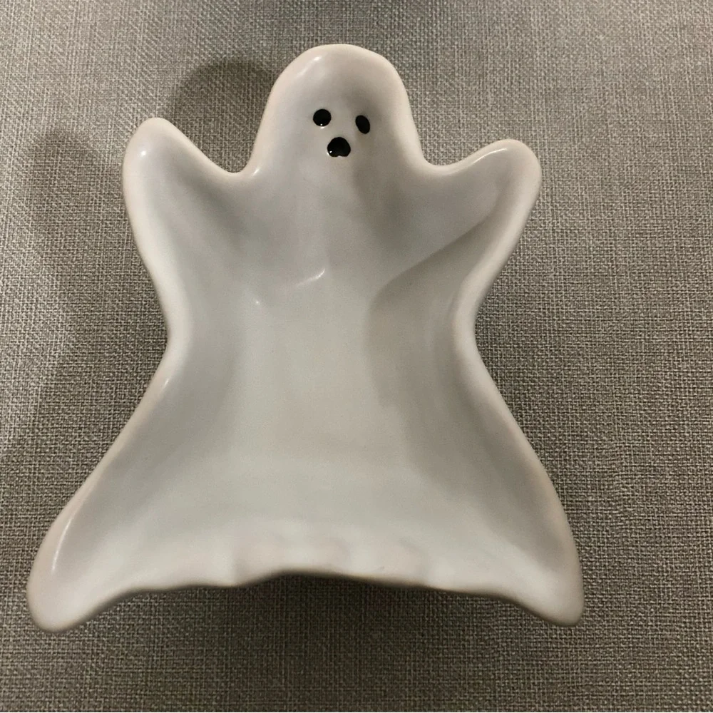 2 Pottery Barn Ghost Shaped Stoneware 2 pieces Bowl New without box